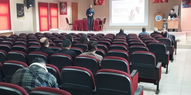 Tatvan'da kantin ve yemekhane çalışanlarına gıda güvenilirliği eğitimi verildi