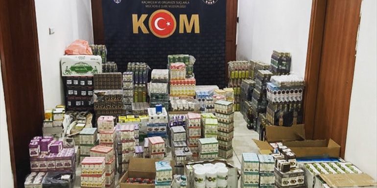 Tunceli'de bir araçta cinsel içerikli ürünler ele geçirildi