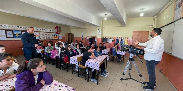 Van'da "Benim Hikayem Projesi" kapsamında öğrenciler kamerayla tanıştı