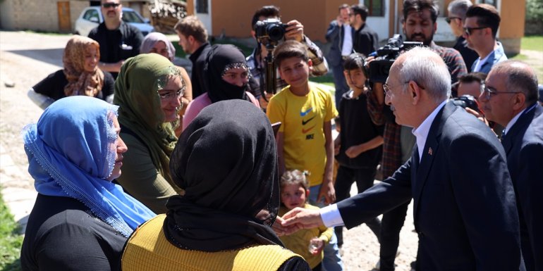 CHP Genel Başkanı Kılıçdaroğlu, Van'da bir aileyi ziyaret etti