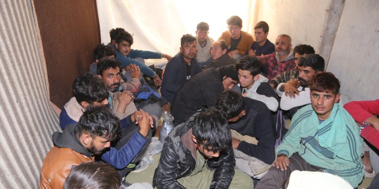 Van'da 27 düzensiz göçmen yakalandı