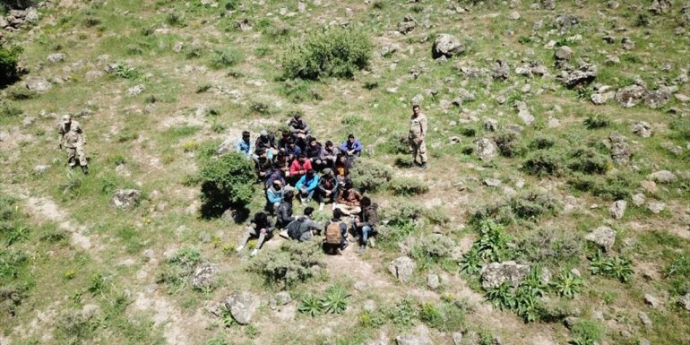 Van'da 28 düzensiz göçmen yakalandı