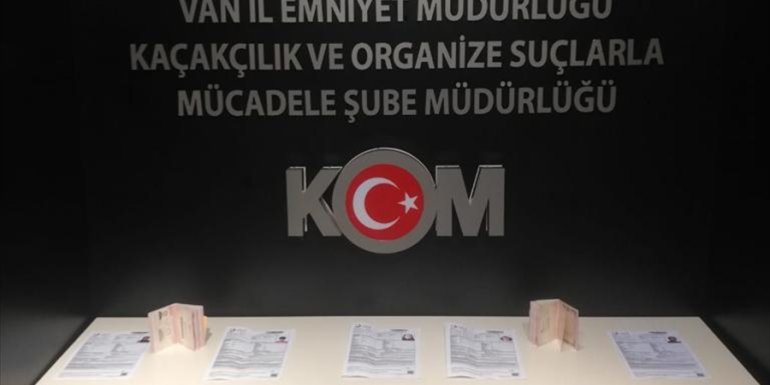 Van'da belgede sahtecilik yapan ve sınavda kopya çeken 7 kişi yakalandı