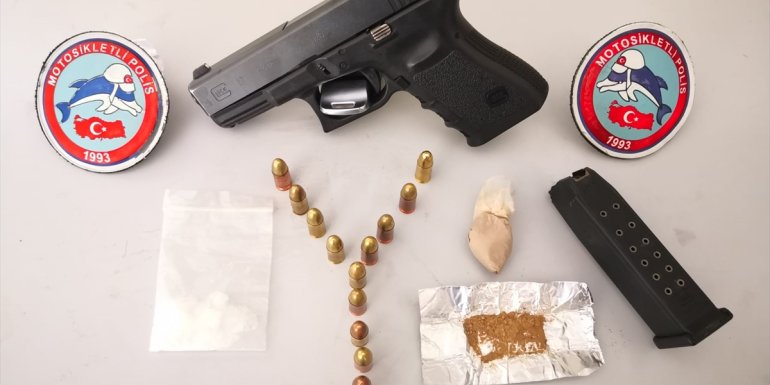 Van'da çeşitli suçlardan aranan 25 kişi tutuklandı