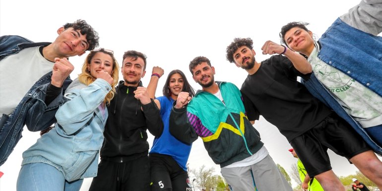 Van'da gençler "univivor" etkinliğinde yarıştı