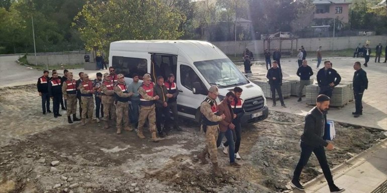 Van'da göçmen kaçakçılığı iddiasıyla 8 şüpheli tutuklandı