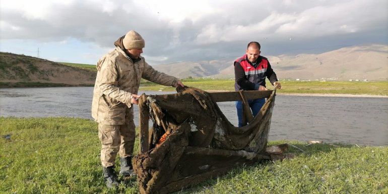 Van'da kaçak inci kefali avlayanlara 186 bin lira ceza kesildi