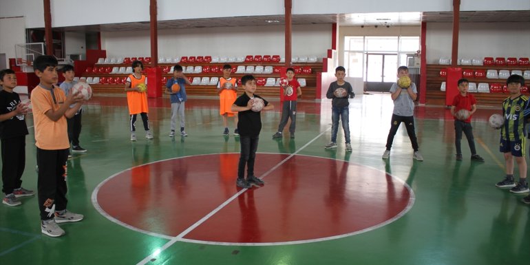 "Hentbol nedir?" sorusuna cevabıyla federasyon başkanından maç sözü aldı