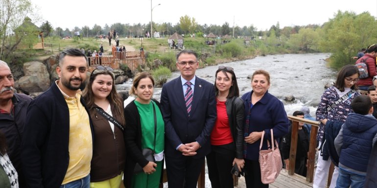 Van Valisi Balcı inci kefalerinin göçünü izledi
