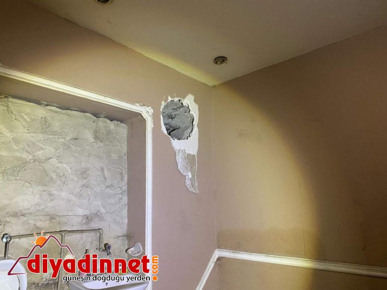 Yan dükkanın duvarını kırıp kuyumcuya girdi, 900 bin liralık altın çaldı3