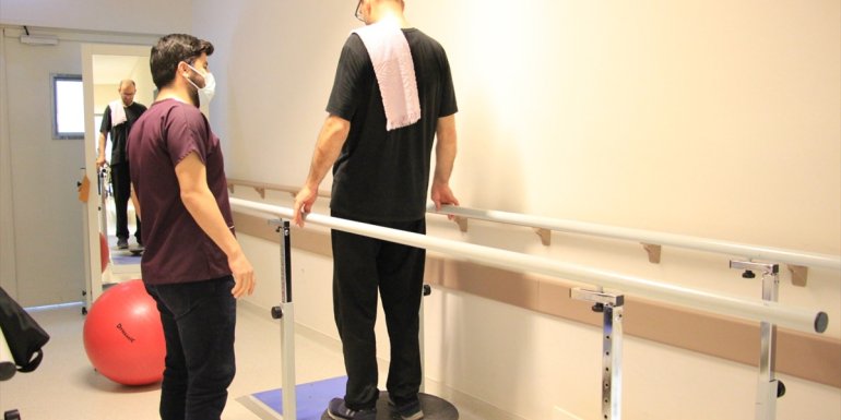 Yüksekten düşerek yürüme yetisini kaybetti, 4 aylık tedaviyle sağlığına kavuştu 1