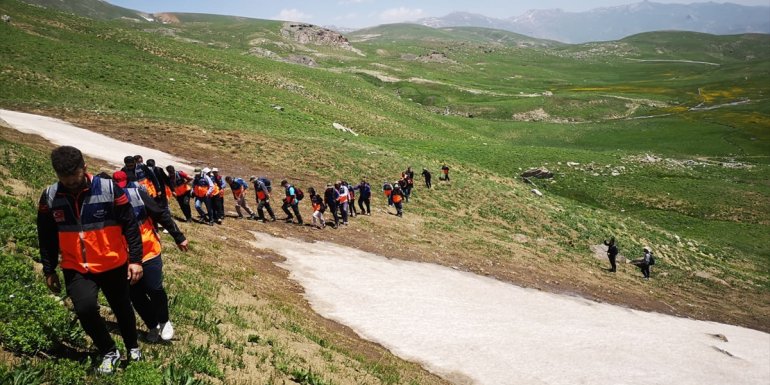 AFAD gönüllüleri Berçelan Yaylası'nda doğa yürüyüşü yaptı