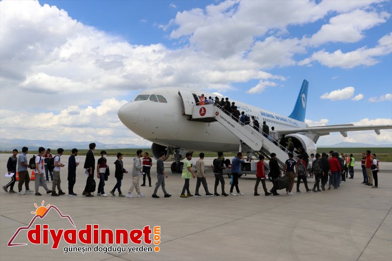 Afgan uyruklu 499 düzensiz göçmen Ağrı'dan ülkelerine gönderildi