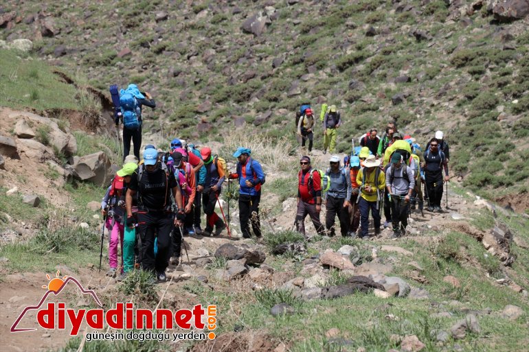 dağcı ağırlıyor Ağrı zirvesiyle Dağı kafileleri karlı 5