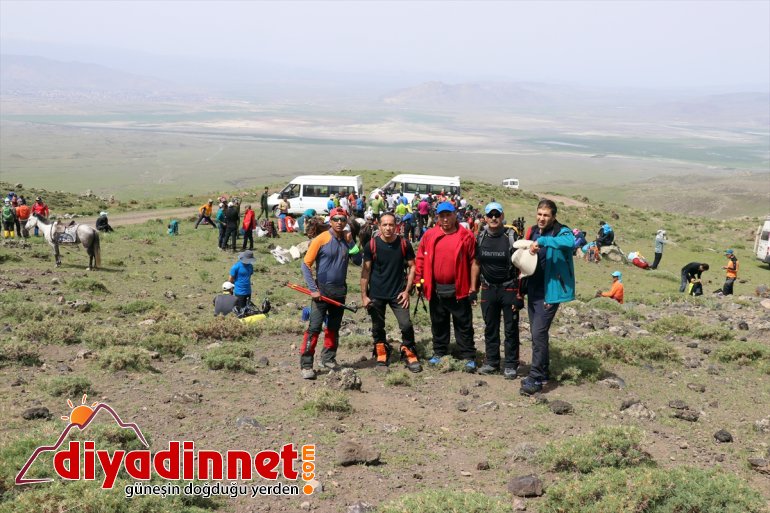 zirvesiyle kafileleri dağcı ağırlıyor Dağı karlı Ağrı 6