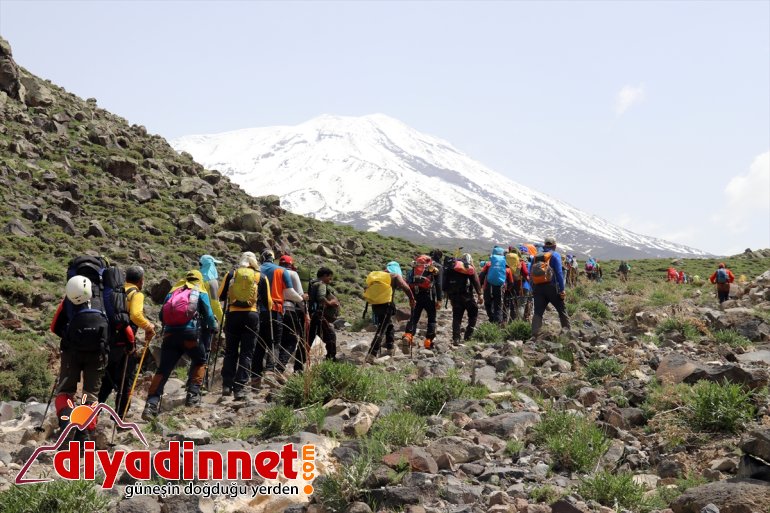 Ağrı ağırlıyor Dağı zirvesiyle dağcı kafileleri karlı 7