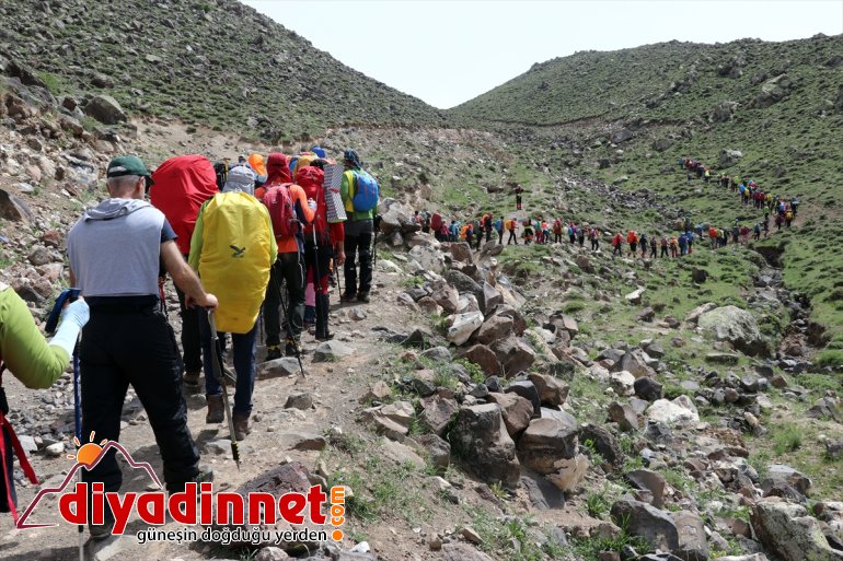 ağırlıyor karlı Dağı Ağrı kafileleri dağcı zirvesiyle 10
