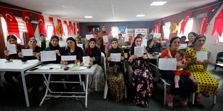 Ahıska Türkü kadınlar ana dillerini Türkiye'de öğrenme imkanı buldu