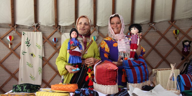 Ahlat'ta 30 ilin el sanatları ve yöresel lezzetleri tanıtıldı