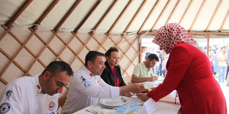 Ahlat'ta yöresel yemek yarışması heyecanı yaşandı
