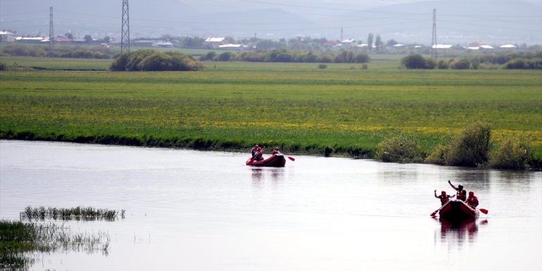 Ardahan'da "Türkiye Çevre Haftası" kapsamında çevre temizliği ve rafting gösterisi