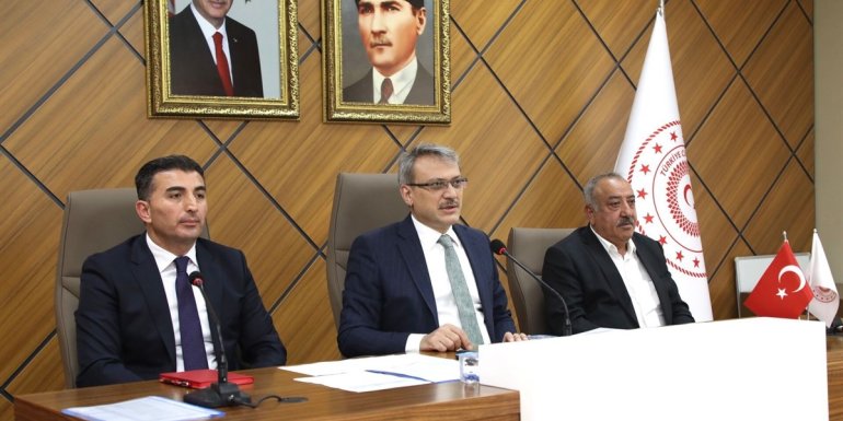 Bingöl Valisi Ekinci, muhtarlarla buluştu1