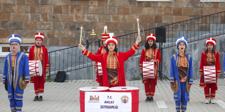 Bitlis'in çocuk mehteran takımı gösterilere renk katıyor