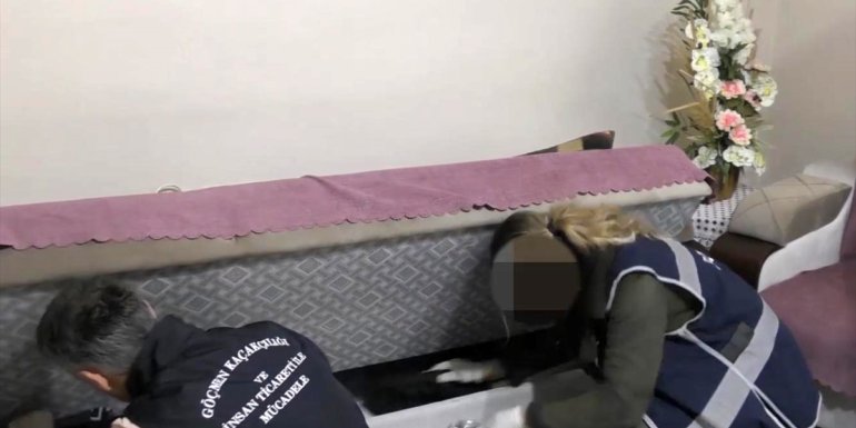 Bitlis'te göçmen kaçakçılığı yapan 3 kişi tutuklandı