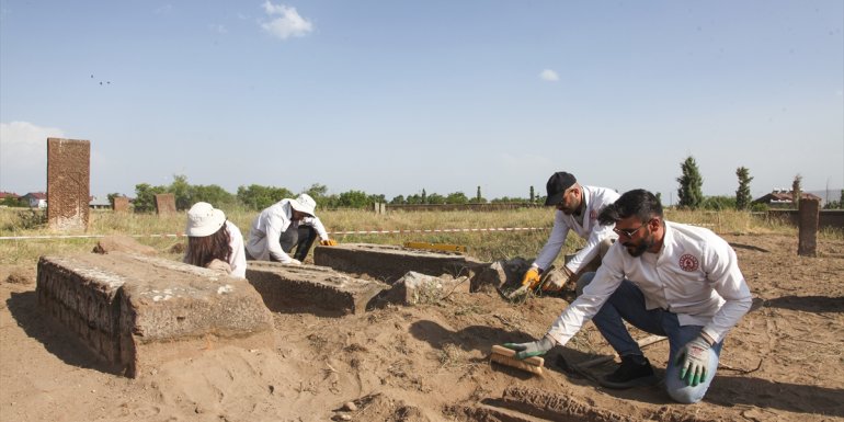Selçuklu Meydan Mezarlığı'nda kazı ve restorasyon çalışmaları başladı