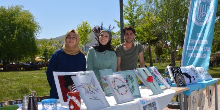 Bitlis'te üniversite öğrencileri geri dönüşüm sergisi açtı