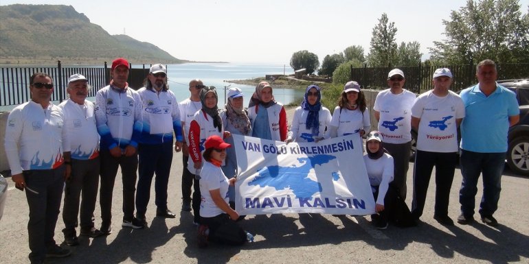 Van Gölü için yürüyen doğaseverler Ahlat'a ulaştı