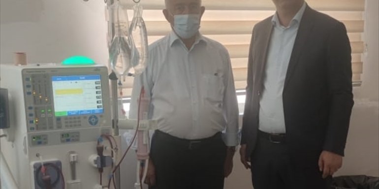 Böbrek yetmezliği bulunan hasta memleketindeki hastaneye diyaliz makinesi bağışladı 1