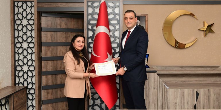 Çatak'ta idareci ve öğretmenlere başarı belgesi verildi