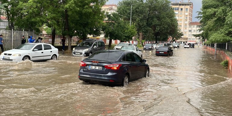 Elazığ'da sağanak etkili oldu