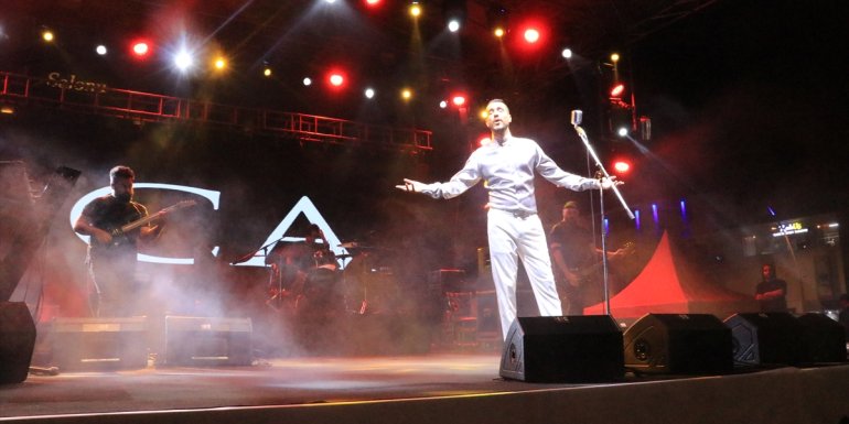 Cem Adrian, "Erzincanfest 2022" etkinlikleri kapsamında konser verdi