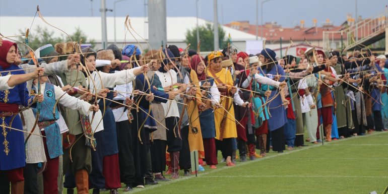 Erzincan'daki geleneksel okçuluk Türkiye şampiyonası devam ediyor