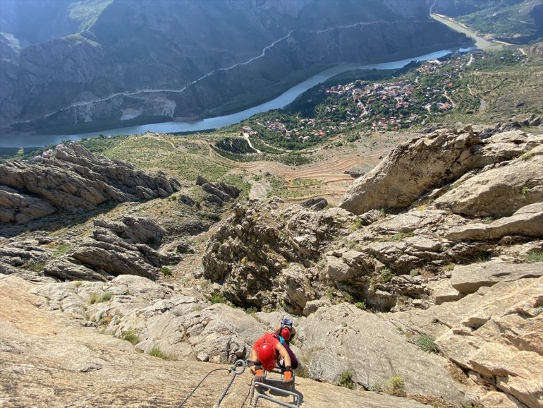 "Via Ferrata" parkuru adrenalin tutkunlarının rotası oldu