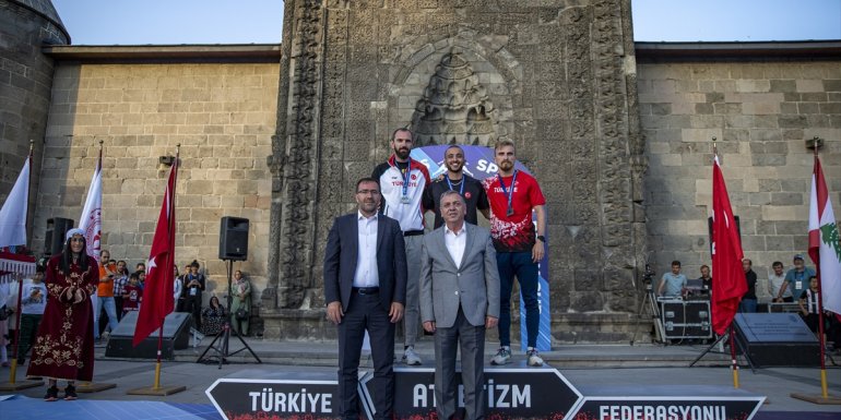 "7. Erzurum Balkan Bayrak ve Uluslararası Sprint Kupası" ilk gün yarışları sona erdi
