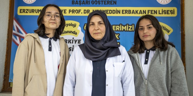 Arkadaşlarının sabrını ölçen lise öğrencileri TÜBİTAK finalinden ödülle döndü