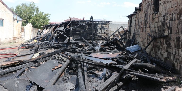 Erzurum'da hayvanların bulunduğu ahırda çıkan yangın söndürüldü