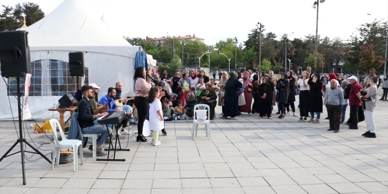 Erzurum'da SMA hastası bebek için mini konser ve kermes düzenlendi