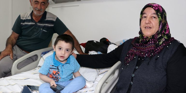 Doktorlar küçük Miraç'ın kopan el parmaklarını karnında besleyerek kurtardı