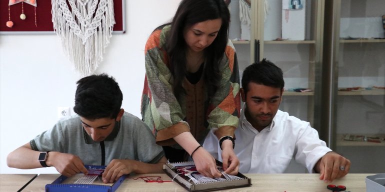 İş garantili mesleki eğitim özel öğrencileri hayata bağlıyor