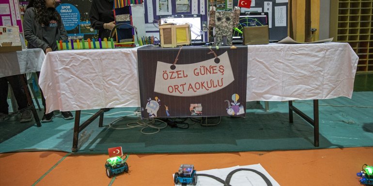 Erzurum'da ortaokul öğrencileri bilim festivalinde projelerini sergiledi