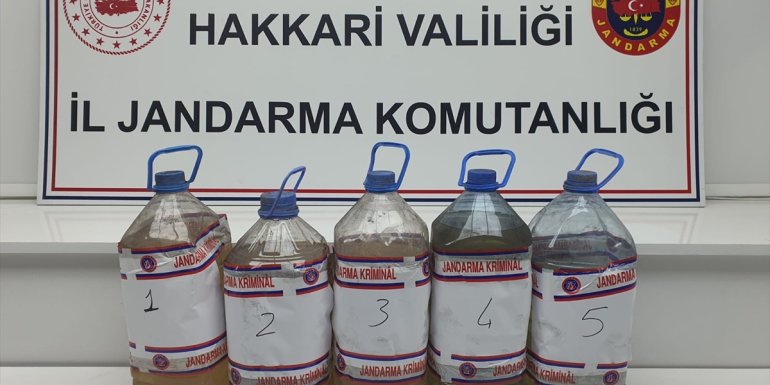 Hakkari'de 25 litre asit anhidrit ele geçirildi