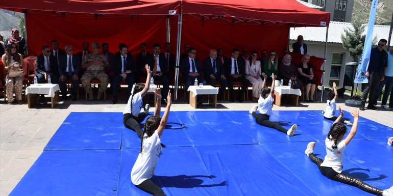 Hakkari'de Meydan Medresesi'nde yılsonu sergisi düzenlendi