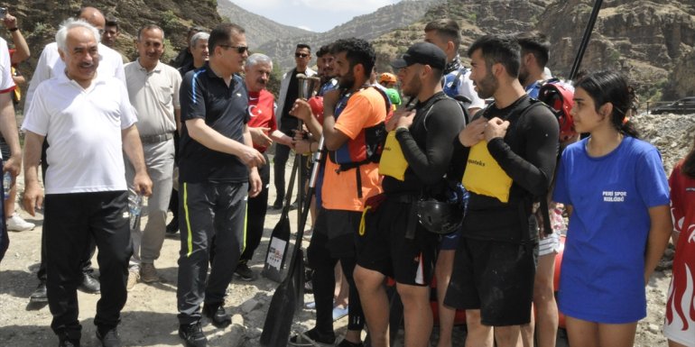 İçişleri Bakan Yardımcısı Ersoy, Çukurca'da rafting yaptı: