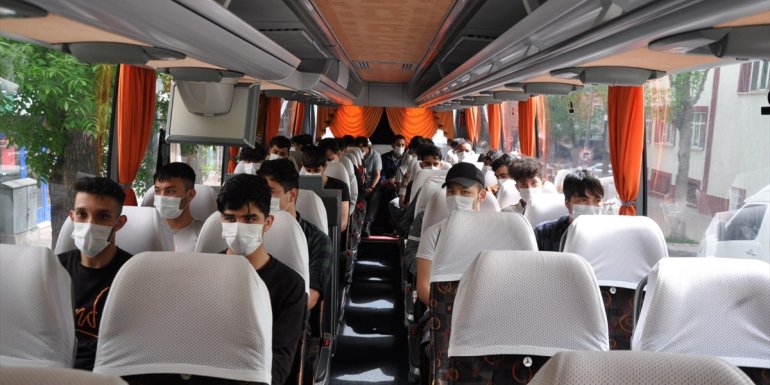 Kars'taki 74 düzensiz göçmen sınır dışı ediliyor