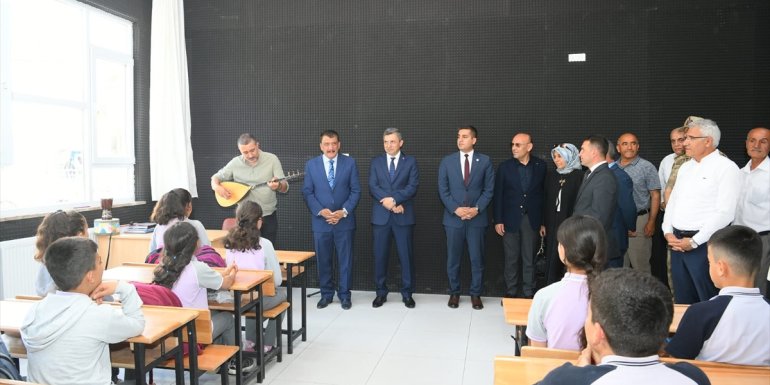 Malatya'da hayırsever iş insanının yaptırdığı ortaokulun açılışı gerçekleştirildi