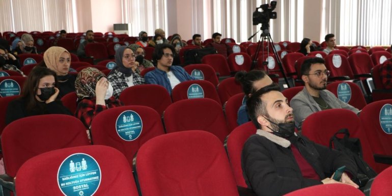 Malatya'da üniversite öğrencilerine metaverse anlatıldı